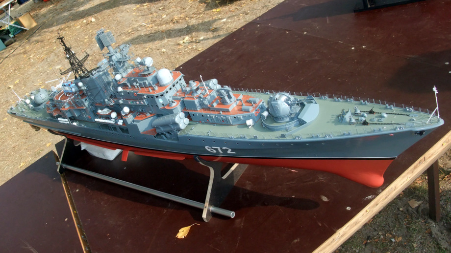 Ein fein gebautes russisches Kriegsschiff